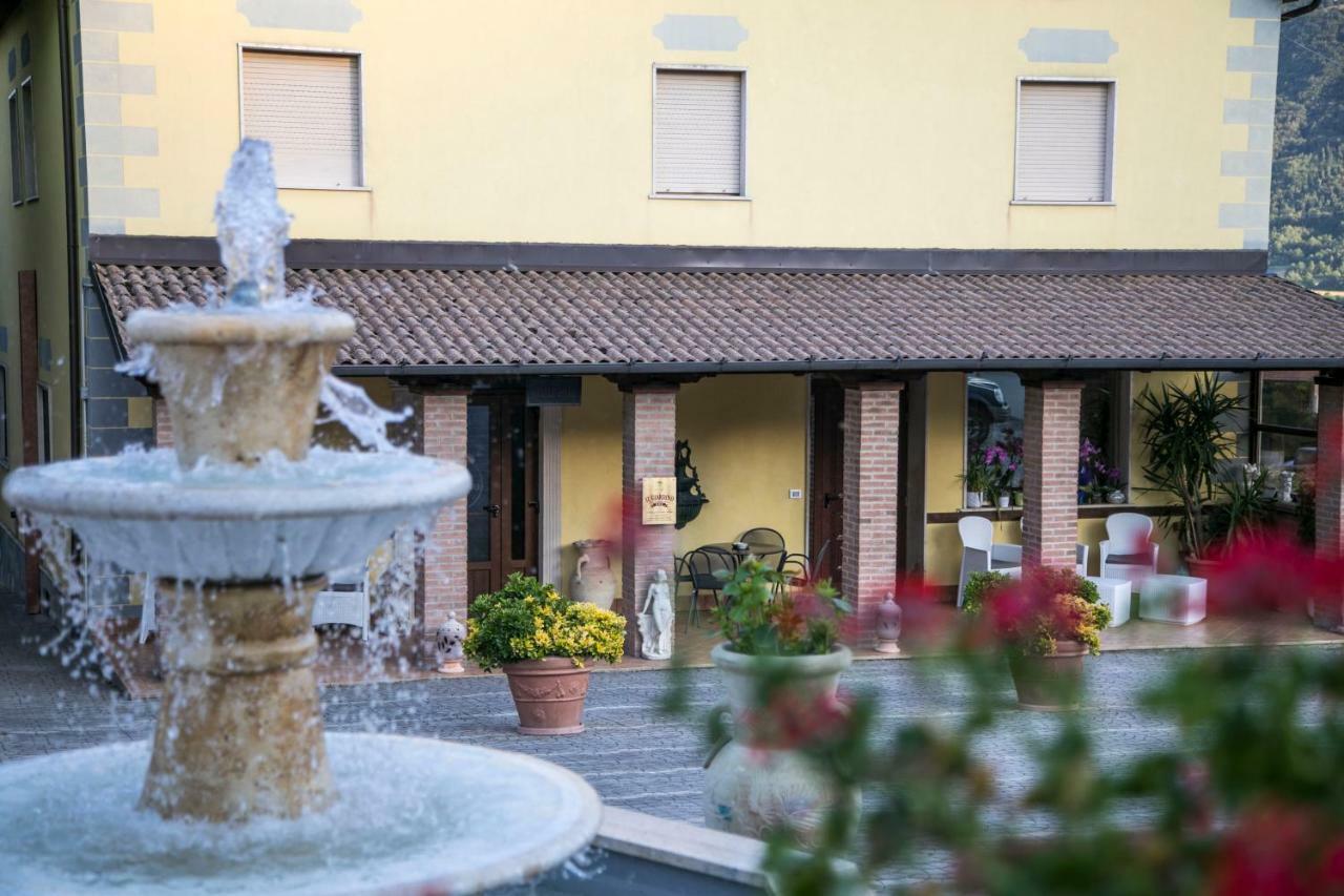 Hotel Ristorante Il Giardino Cagnano Amiterno Экстерьер фото